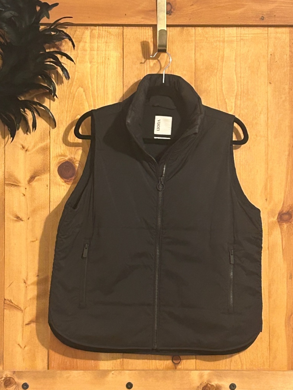 Vuori Black Insulated Vest SIZE MEDIUMS